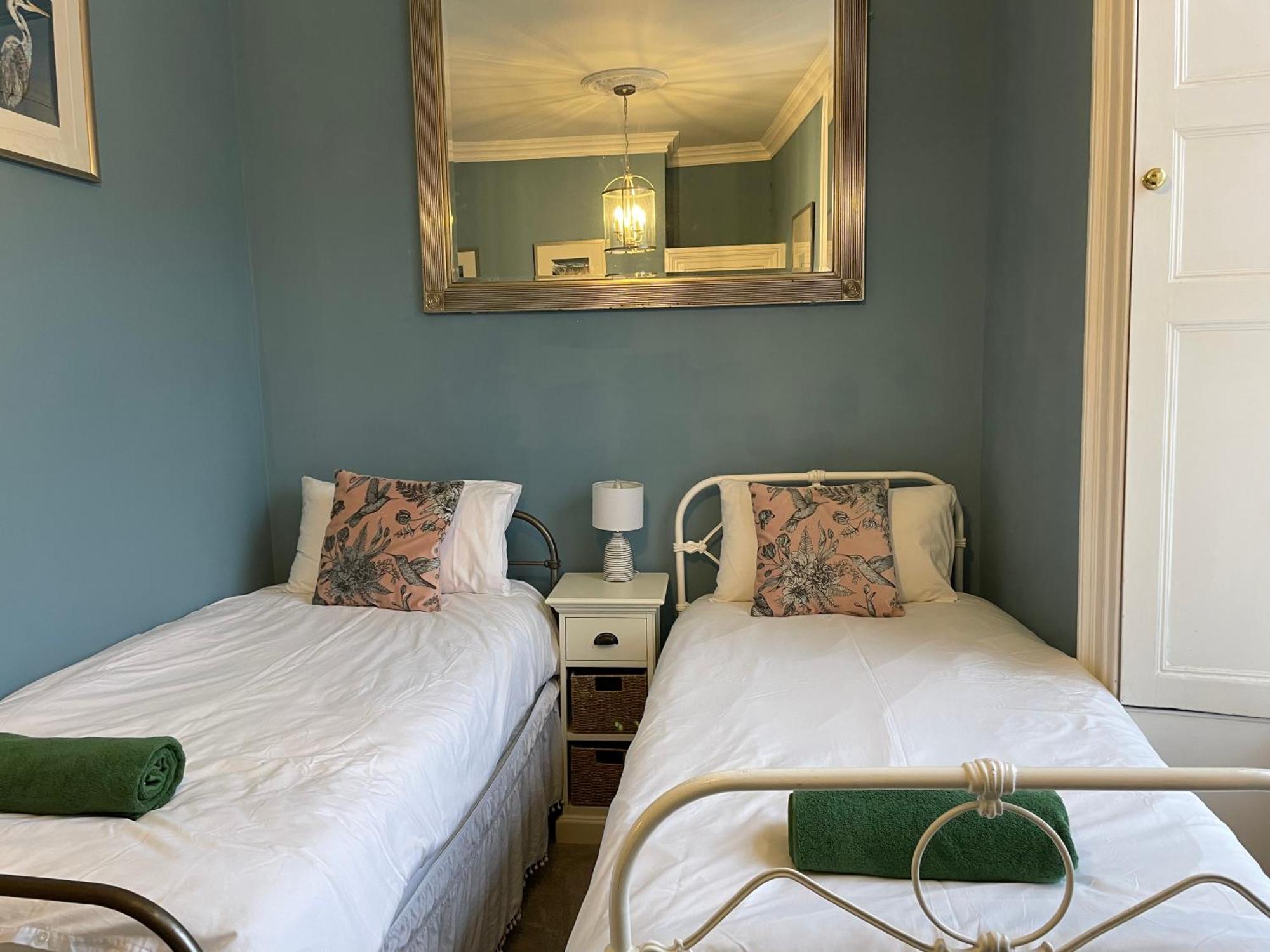 The Pickwick House 2 Bedroom Free Parking Bath Eksteriør billede